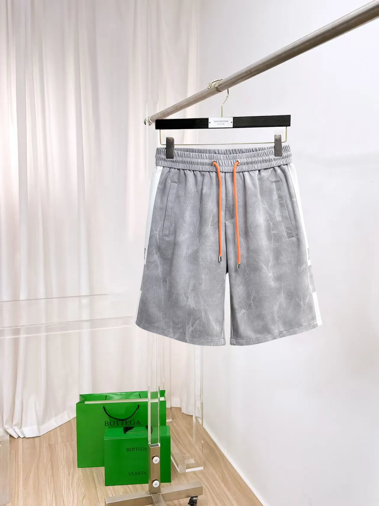 Hermès three-standard complete 2026 summer New Arrival men's casual shorts, advanced custom-made Breathable fabric, Breathable fabric, extremely stretchy and comfortable, impeccable details, top-grade accessories, original logo design concept, delicate and soft feel! The upper body fit is awesome! Size: M-XXXL Please state your height and weight when ordering